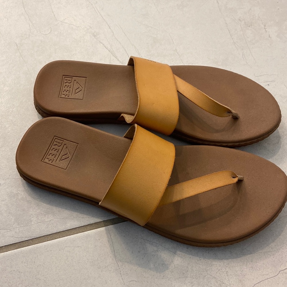 Reef Sandals - size 9